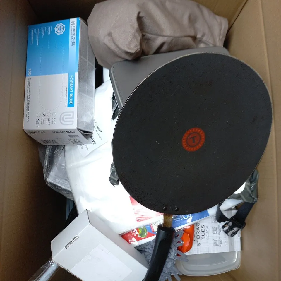 APPROXIMATELY 15 ASSORTED HOUSEHOLD PRODUCTS TO INCLUDE KITCHEN PANS , RUBBER GLOVES AND BIN BAGS