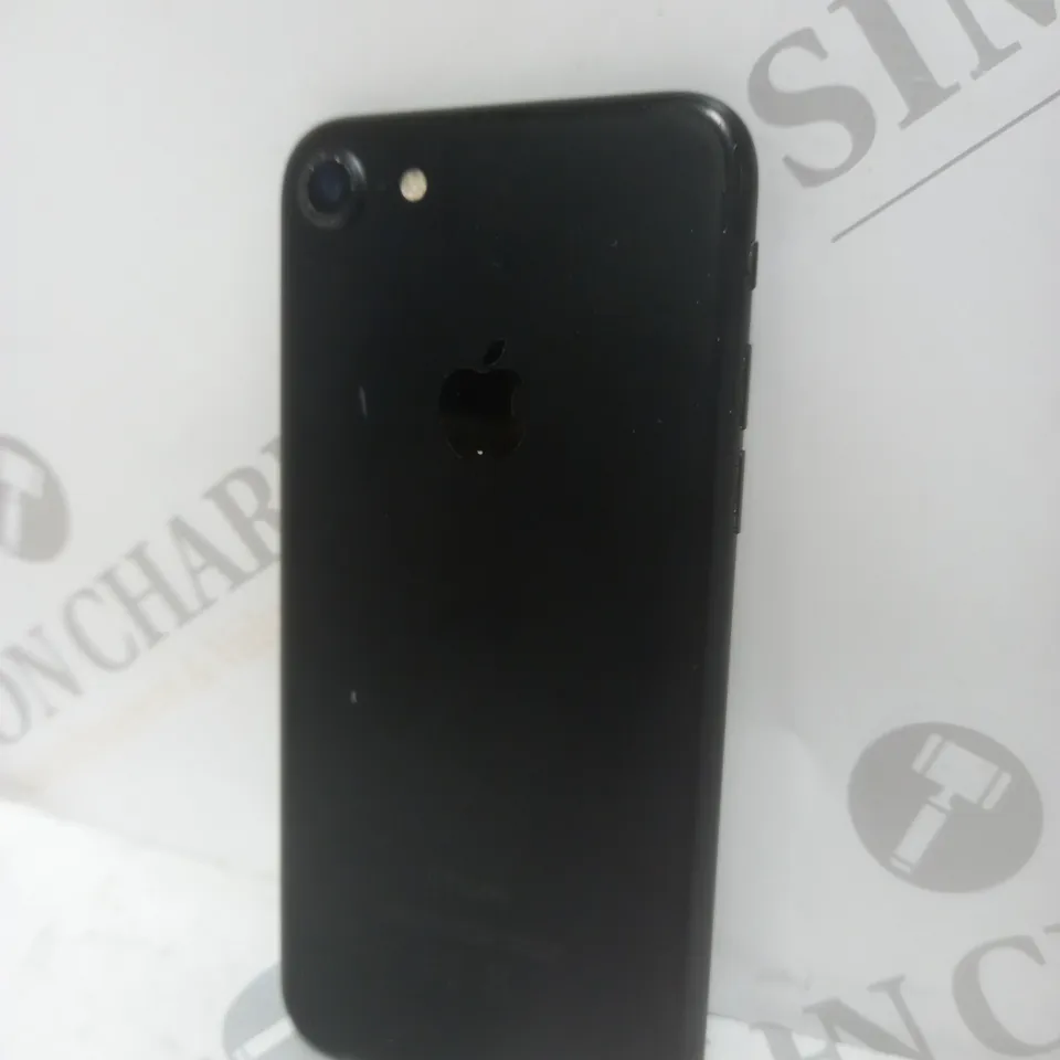 APPLE IPHONE 7 SMARTPHONE
