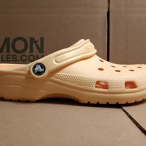 BOXED PAIR OF CROCS CLASSIC CLOGS IN APRICOT SIZE UK M5/W6