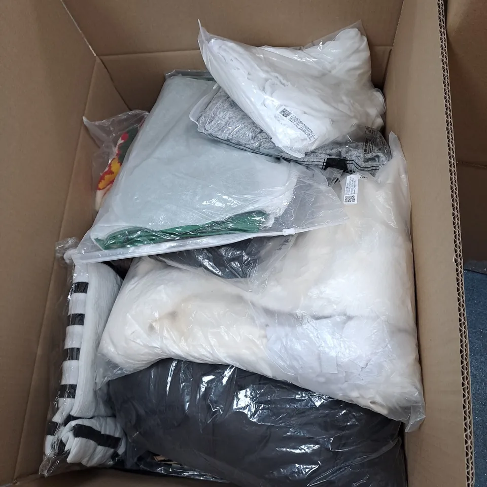 BOX OF APPROX. 50 ASSORTED CLOTHING VARYING IN SIZE/COLOUR/STYLE TO INCLUDE:  TOPS, TROUSERS, JUMPERS