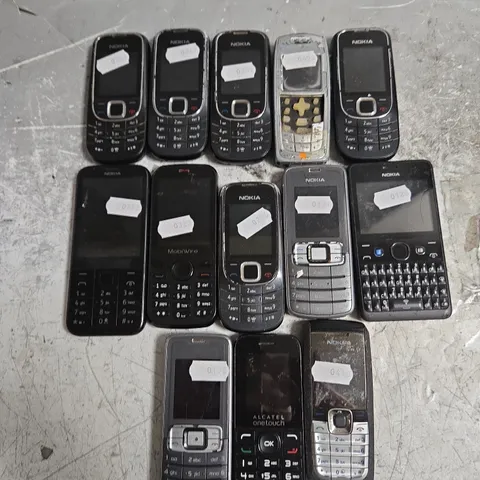 13 X ASSORTED RETRO STYLE MOBILE PHONES IN VARIOUS BRANDS
