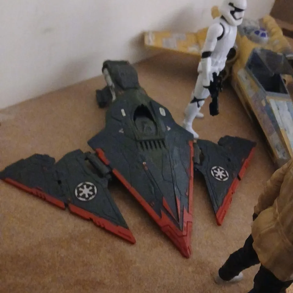 SMALL COLLECTION OF RETRO STAR WARS COLLECTABLES