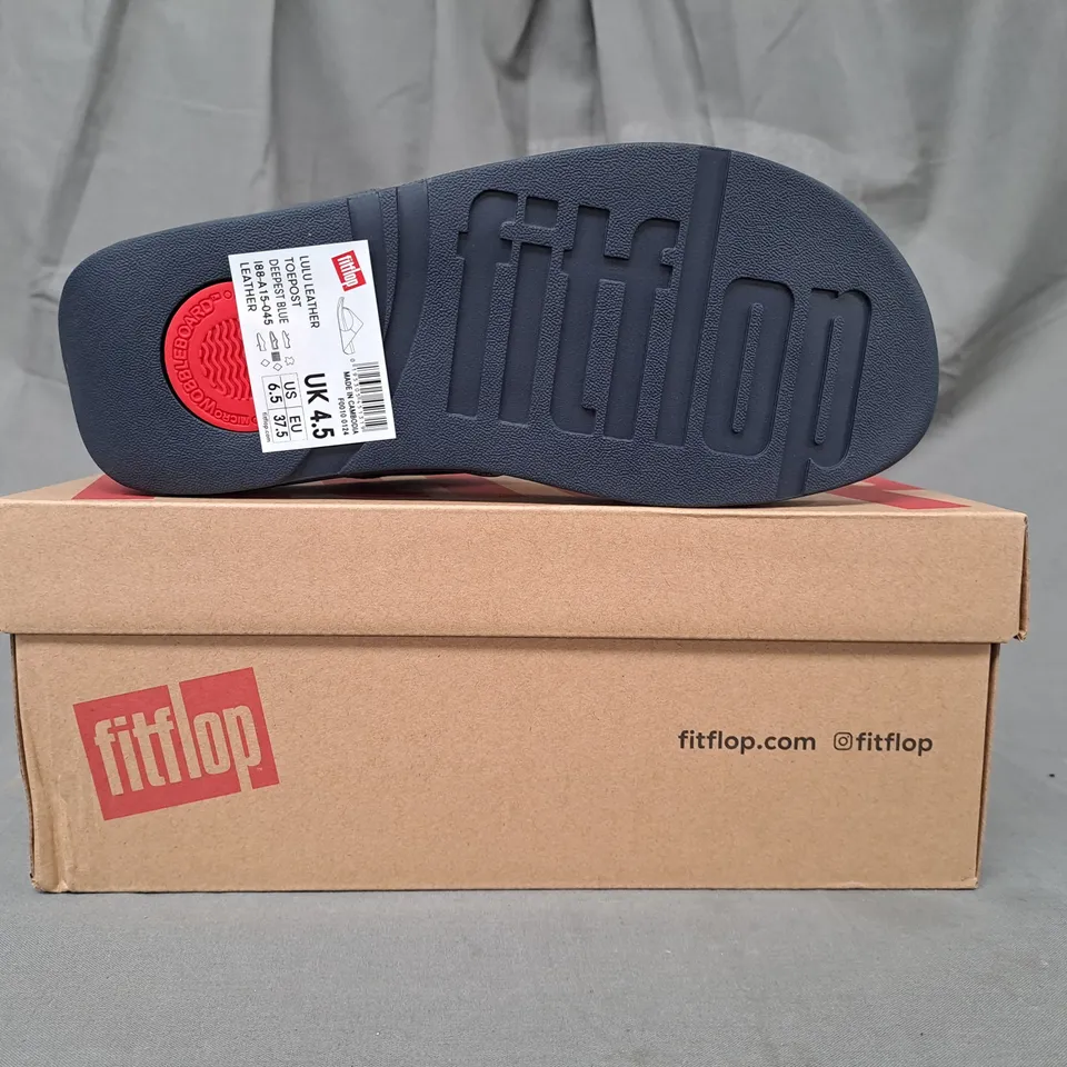 BOXED PAIR OF FITFLOP LULU LEATHER TOE-POST SANDALS IN NAVY UK SIZE 4.5