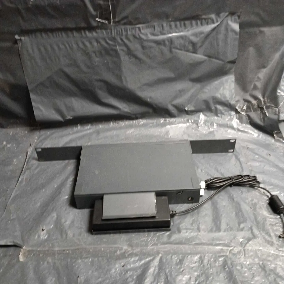 HP NETWORK SWITCH MODEL J9562A – 1U RACK-MOUNT