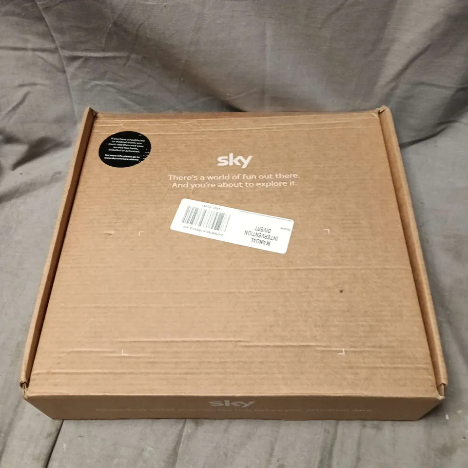 SKY HUB - WHITE, BOXED WITH NO ACCESSORIES