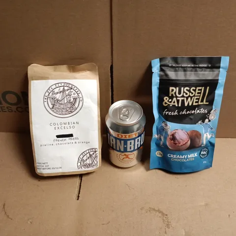 APPROXIMATELY 12 ASSORTED FOOD AND DRINKS ITEMS TO INCLUDE - DIET IRN-BRU, THE RYE BAY COFFEE COMPANY FRENCH PRESS, RUSSELL & ATWELL CREAMY MILK CHOCOLATES ETC 