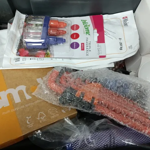 APPROXIMATELY 15 ASSORTED HOUSEHOLD ITEMS TO INCLUDE CUT OFF WHEEL, SMOL SPRAY REFILLS, BLOOME TRIPLE FRAGRANCE REFILL, ETC