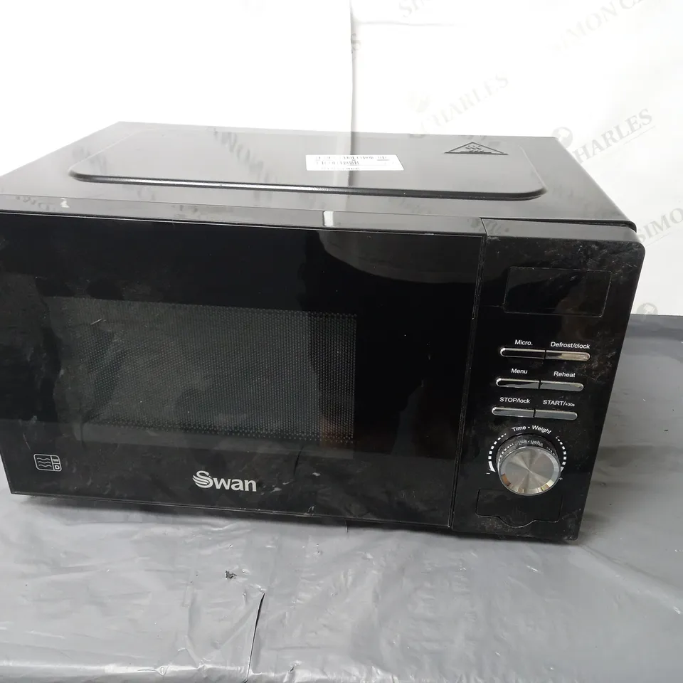 BOXED SWAN 20L 700W DIGITAL MICROWAVE IN BLACK  RRP £64
