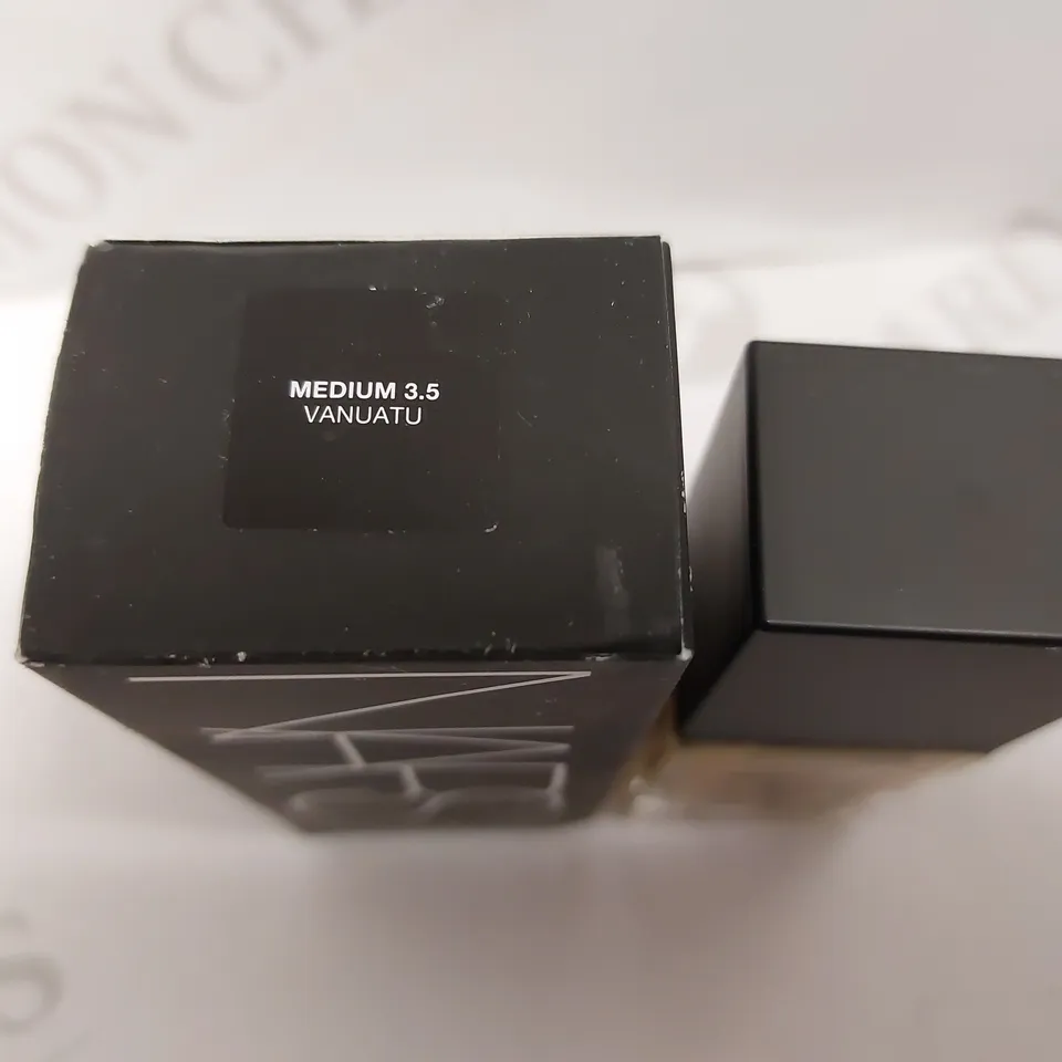 NARS LIGHT REFLECTING FOUNDATION - MEDIUM 30ML
