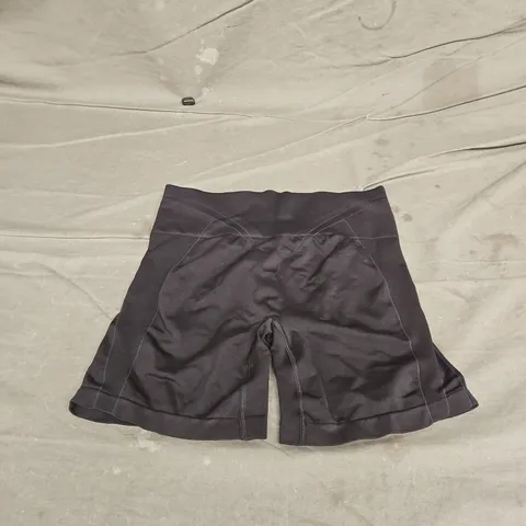 GYMSHARK APEX CONTRAST SHORTS IN BLACK SIZE L