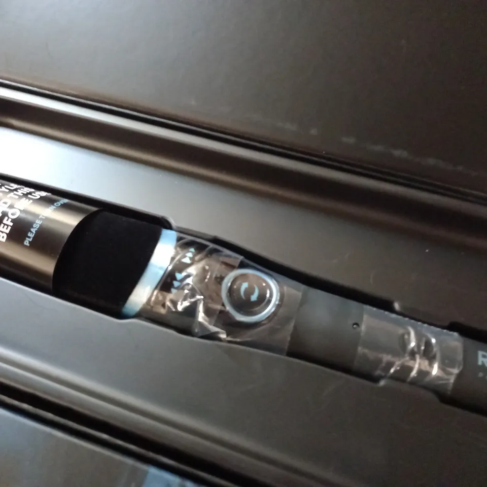 BOXED REVAMP PROGLOSS AUTO WAVE & CURL HAIR WAND