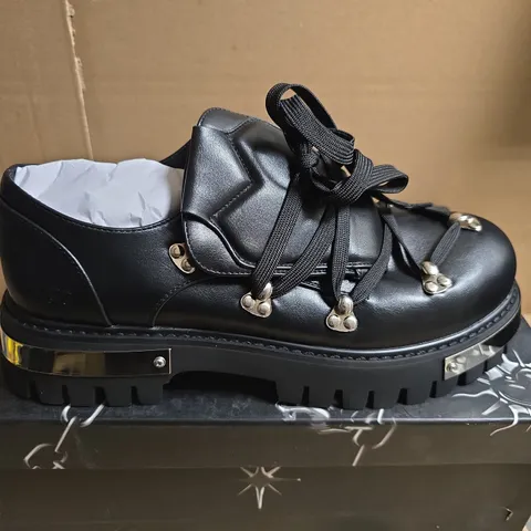 BOXED PAIR OF KOI HIDDEN IN SOLITUDE BLACK BOOTS – UK SIZE 9