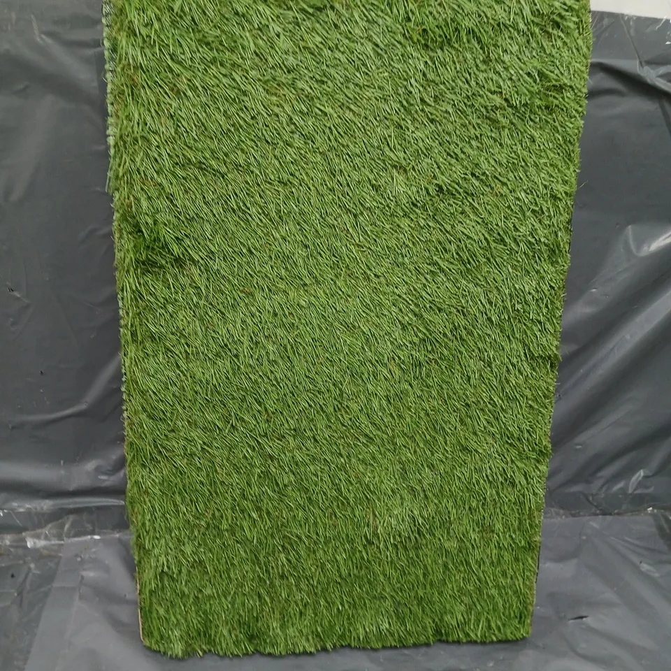 4 ARTIFICIAL GRASS FLOOR TILES (35x58cm)