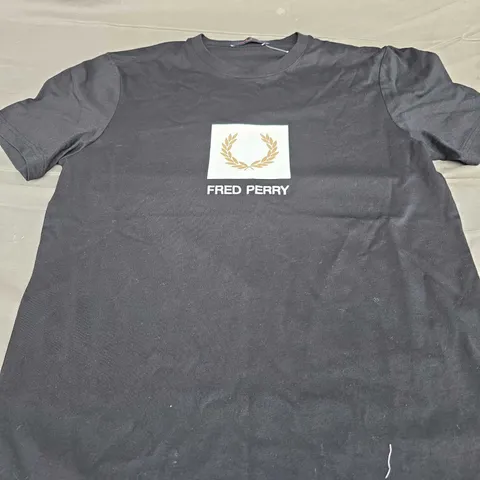 FRED PERRY LOGO CASUAL TEE - SIZE SMALL