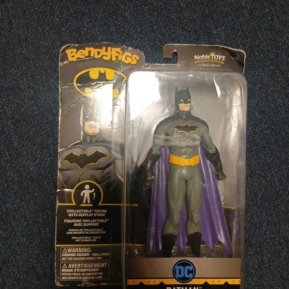 THREE ASSORTED BATMAN COLLECTABLES TO INCLUDE; HOT WHEELS BATMAN & ROBIN BATMOBILE – DC COMICS DIE-CAST CAR WITH BATMAN FIGURE, LIMITED EDITION 2/250