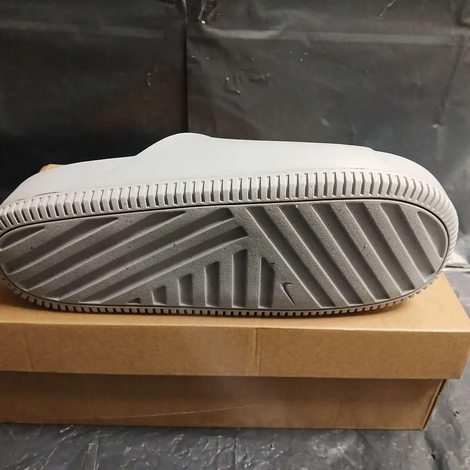 BOXED PAIR OF NIKE SLIDE SANDALS – WOLF GREY – MEN'S - UK SIZE 8