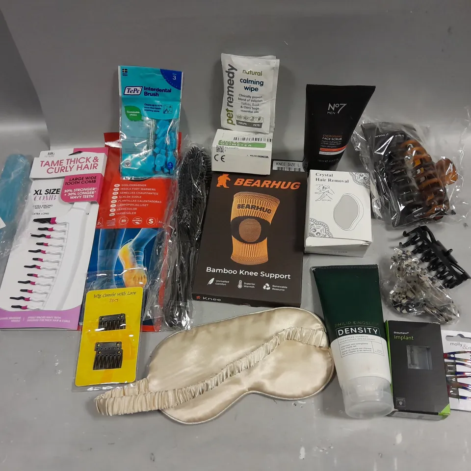 BOX OF APPROXIMATELY 15 COSMETIC ITEMS TO INCLUDE - HAIR CLIP - CRYSTAL HAIR REMOVAL - NO7 FACE SCRUB - ETC