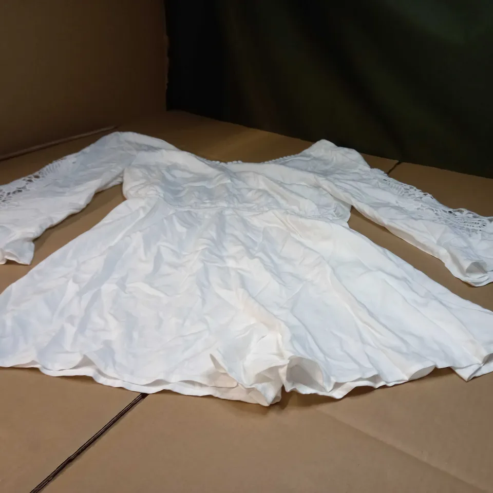 DESIGNER WHITE/ LACE DETAILED SLEEVED PLAYSUIT - MEDIUM