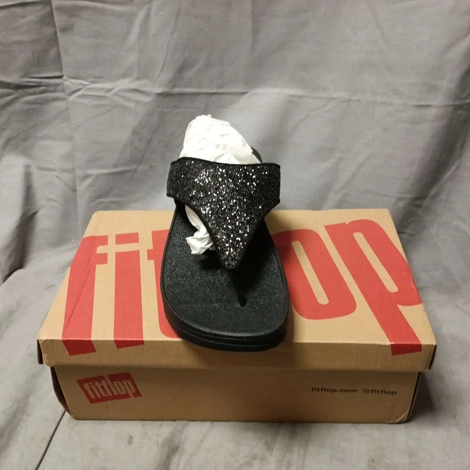 BOXED PAIR OF FITFLOP LULU GLITTER TOE-THONGS TOE POST - UK 8