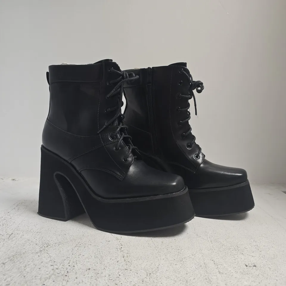 BOXED PAIR OF SEDAI PLATFORM BLOCK HEEL ANKLE BOOTS IN BLACK SIZE 7