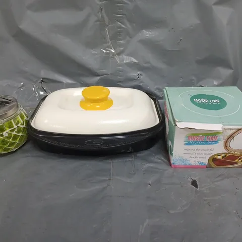 BOX OF APPROXIMATELY 30 ASSORTED HOUSEHOLD ITEMS TO INCLUDE MICROWAVE DISH, JEWELLERY BOX, ETC