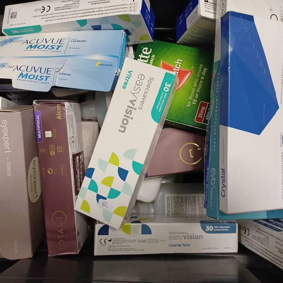 BOX OF APPROX 12 ASSORTED EYE CARE & HEALTH CARE ITEMS TO INCLUDE - RENU MPS SENSITIVE EYES - EVO PHAKIC INTRAOCULAR LENS - 1 DAY ACUVUE MOIST 30 LENSES ECT