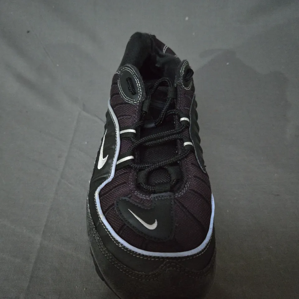 PAIR OF NIKE AIR MAX SHOES IN BLACK/GREY UK SIZE 7