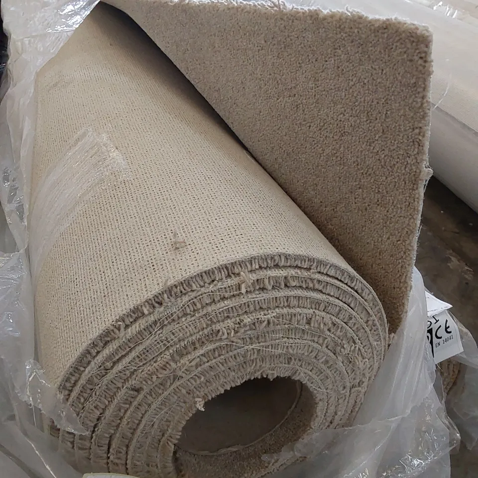 ROLL OF QUALITY TUDOR TWIST REGAL LINEN CARPET // SIZE: APPROX 4 X 5.15m