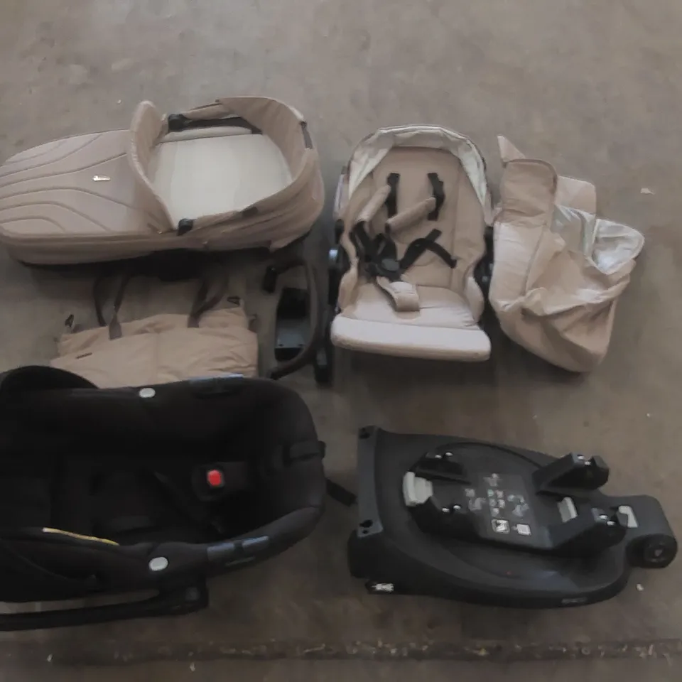 BOXED VENICCI CARRYCOT, CAR SEAT AND ACCESSORIES (2 BOXES)