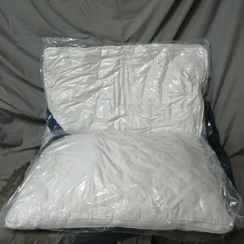 2 X HOTEL PILLOWS