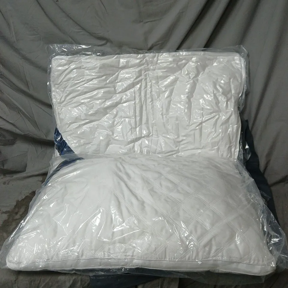 2 X HOTEL PILLOWS