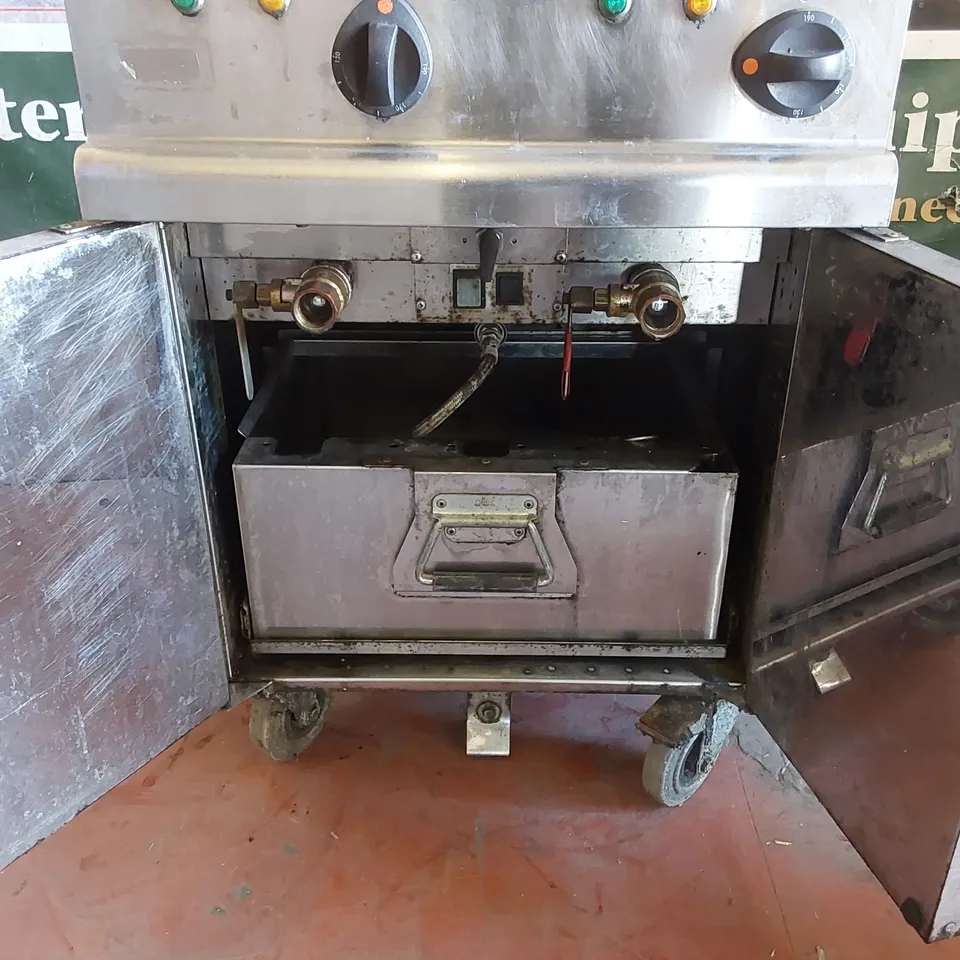 LINCAT COMMERCIAL TWIN BASKET FRYER