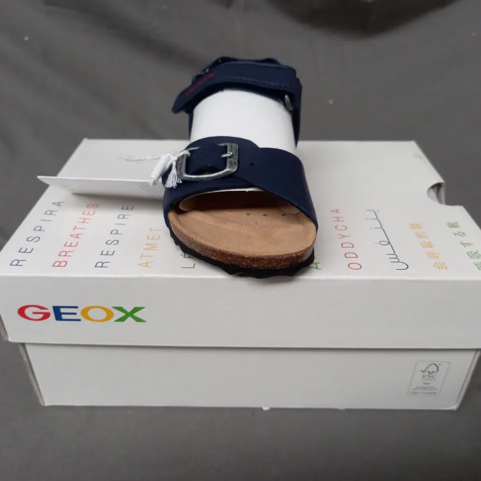 BOXED PAIR OF GEOX KIDS OPEN TOE SANDALS IN NAVY UK SIZE 7.5