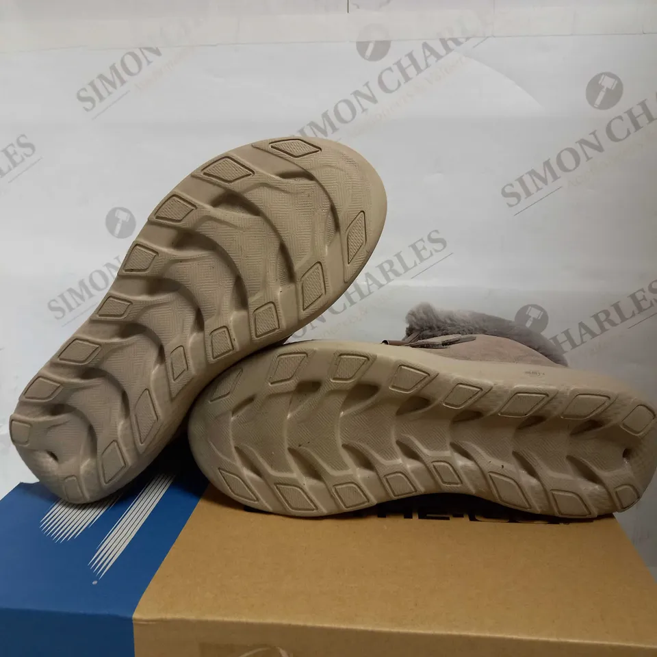 SKETCHERS ON THE GO WINTER FLING BOOTS SIZE 3.5