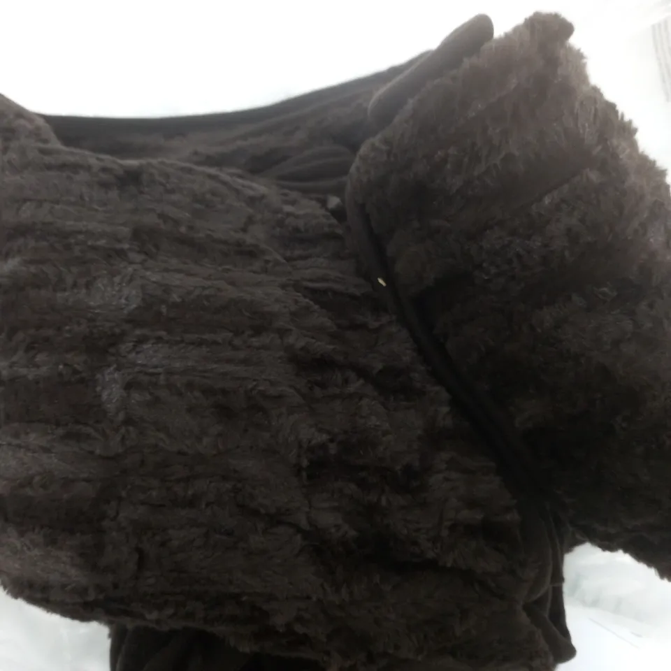 COZEE HOME FAUX FUR HEATED THROW, CHOCOLATE