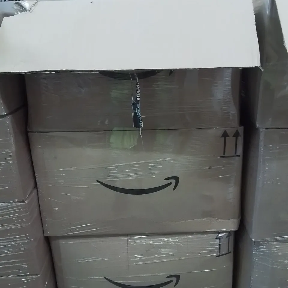 PALLET CONTAINING A LARGE QUANTITY OF PHONE CASES,SCREEN PROTECTORS 