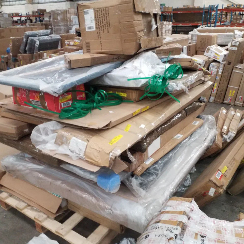 PALLET CONTAINING ASSORTED FLATPACK FURNITURE PARTS 