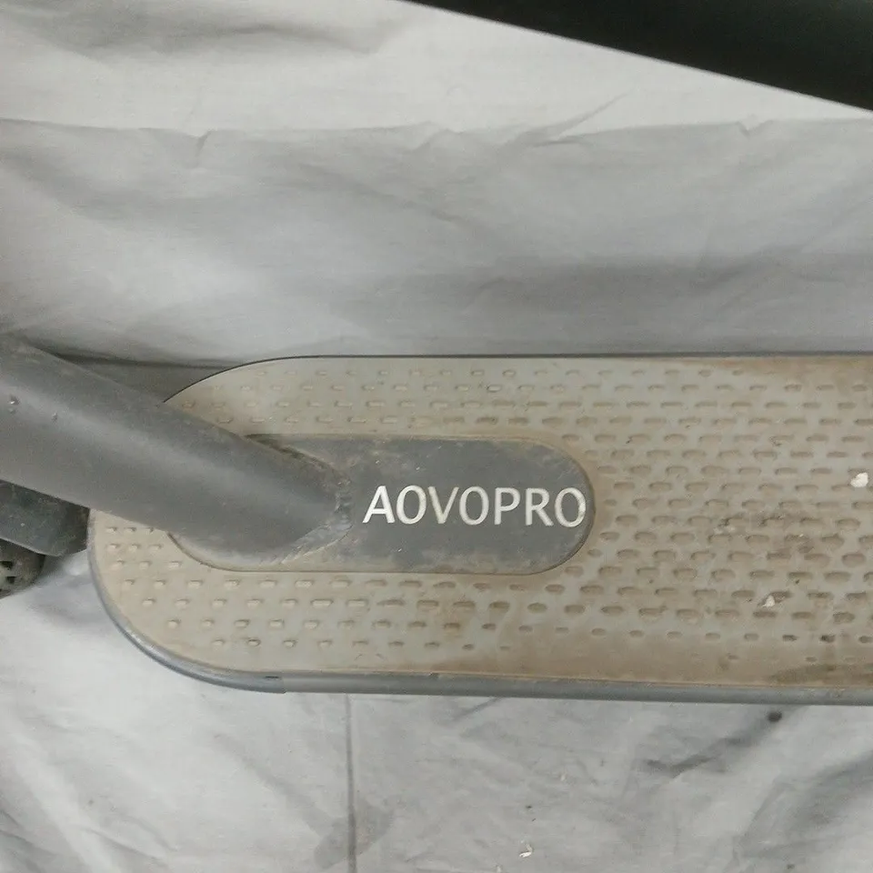 AOVOPRO Electric Scooter – Black frame with yellow wheel rims