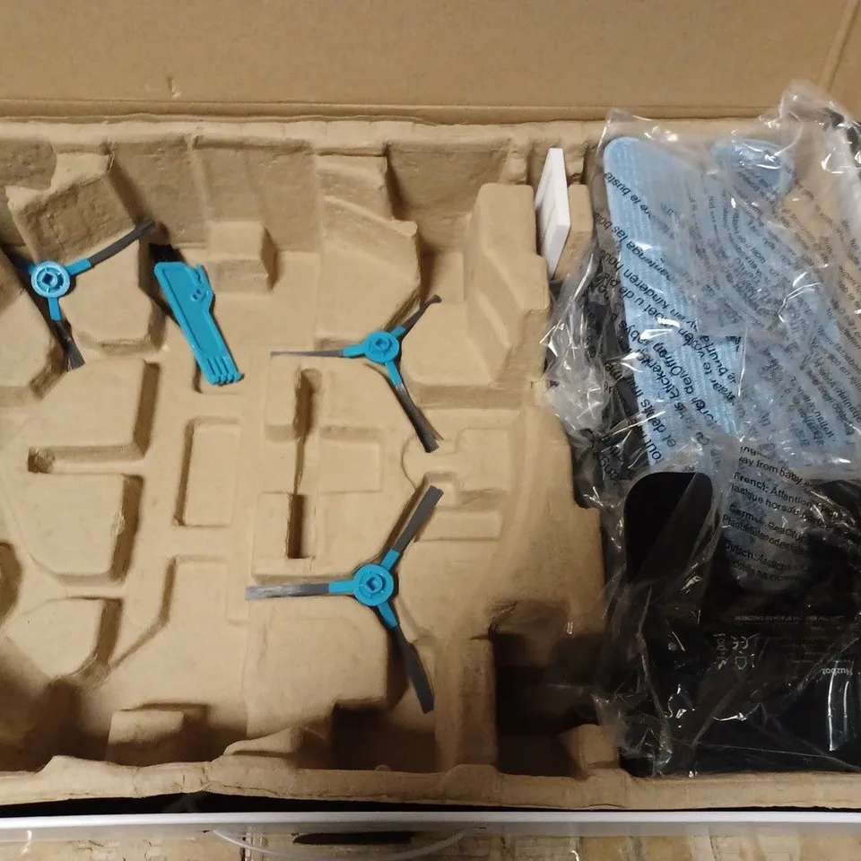 HUZBOT HB800 ROBOTIC VACUUM CLEANER 