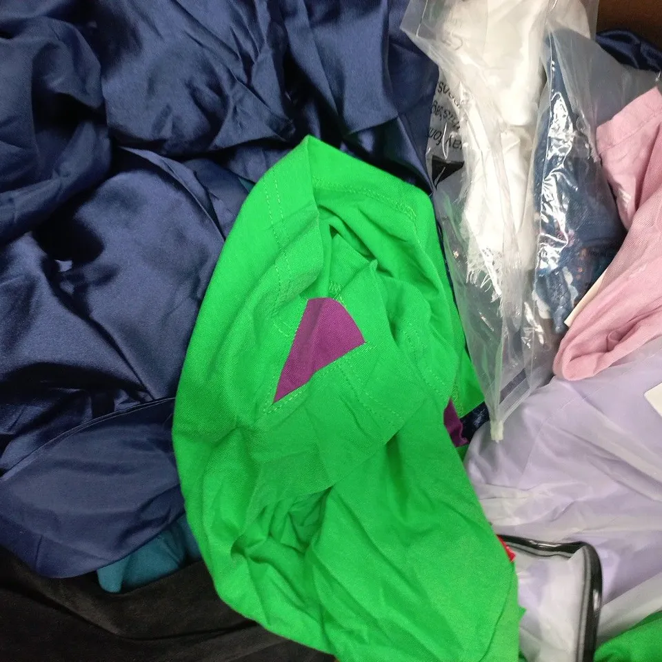APPROXIMATELY 20 ASSORTED CLOTHING AND FASHION PRODUCTS IN VARIOUS STYLES AND SIZES - COLLECTION ONLY