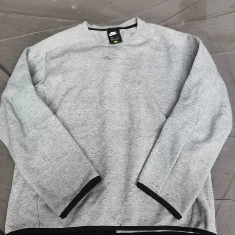 NIKE JUMPER IN GREY - SMALL