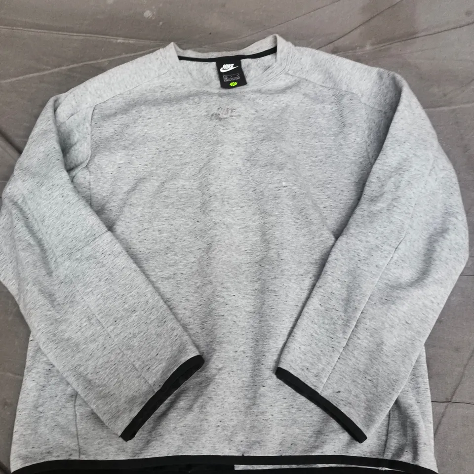 NIKE JUMPER IN GREY - SMALL