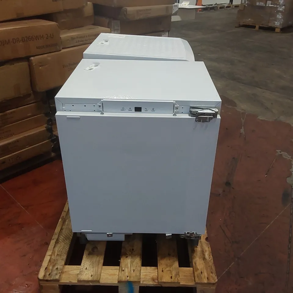 LOGIK LIL60W23 UNDERCOUNTER FRIDGE