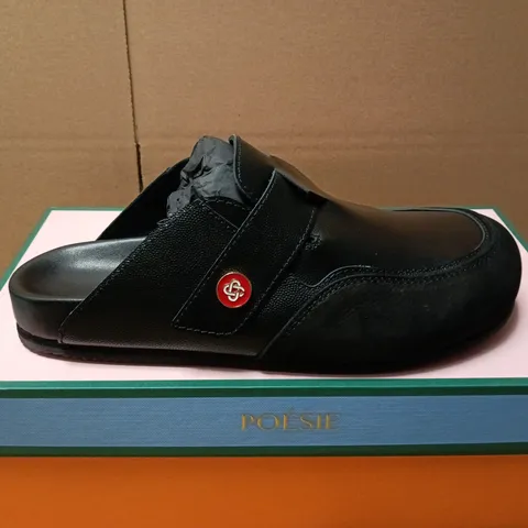 BOXED PAIR OF CASABLANCA MENS LEATHER OUTDOOR MULE IN BLACK - UK 9