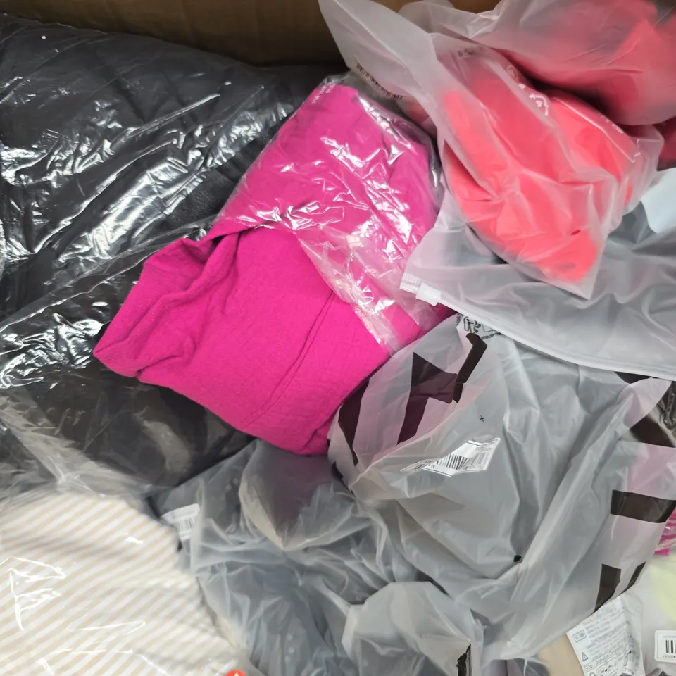 APPROXIMATELY 20 ASSORTED CLOTHING AND FASHION PRODUCTS IN VARIOUS STYLES AND SIZES - COLLECTION ONLY