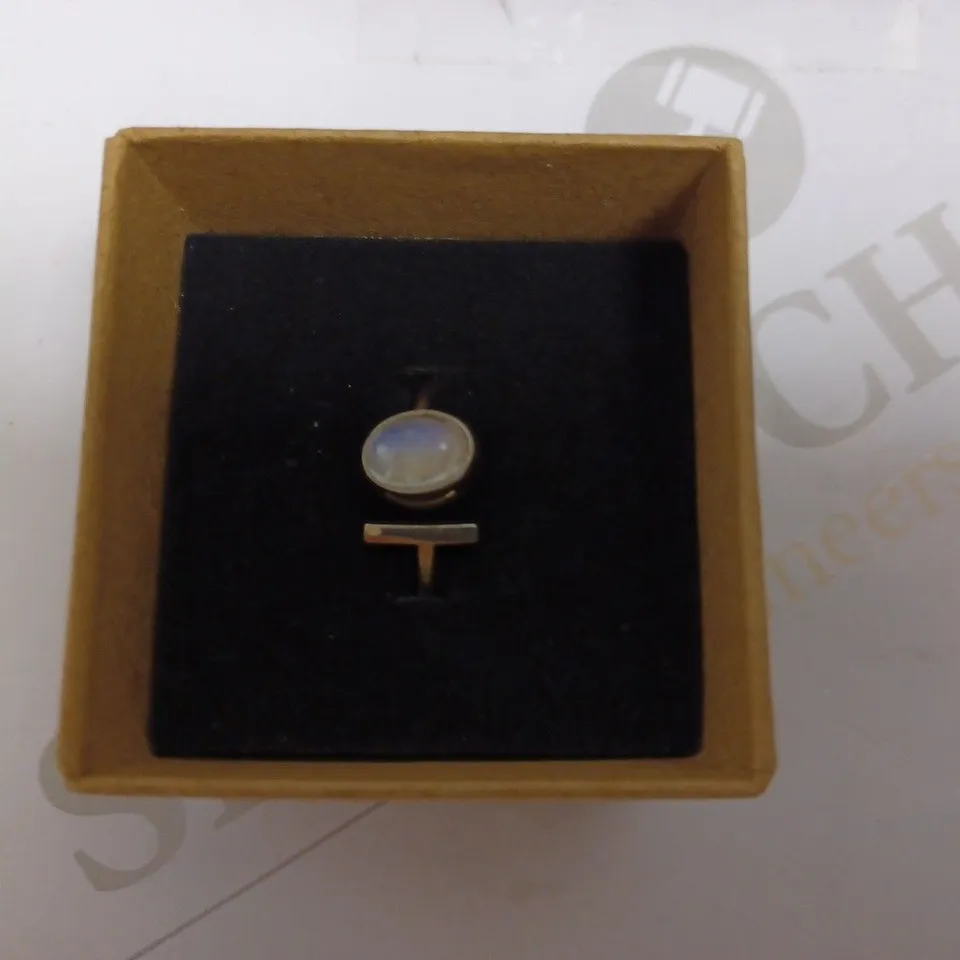 GOLD EFFECT LOOP RING WITH MOTHER OF PEARL EFFECT DETAIL