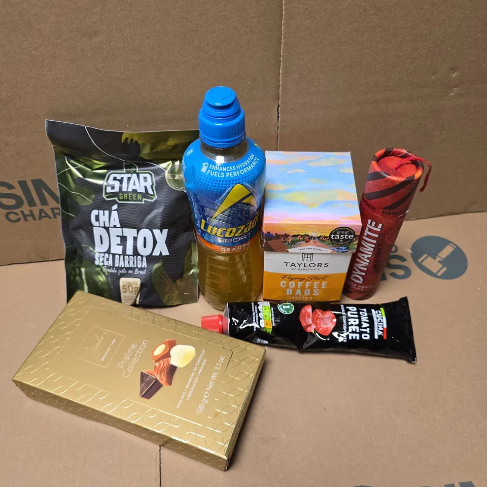 APPROXIMATELY 12 ASSORTED FOOD & DRINK ITEMS TO INCLUDE TOMATO PUREE, LUCOZADE SPORT, HAMLET PRALINE COLLECTION, ETC - COLLECTION ONLY