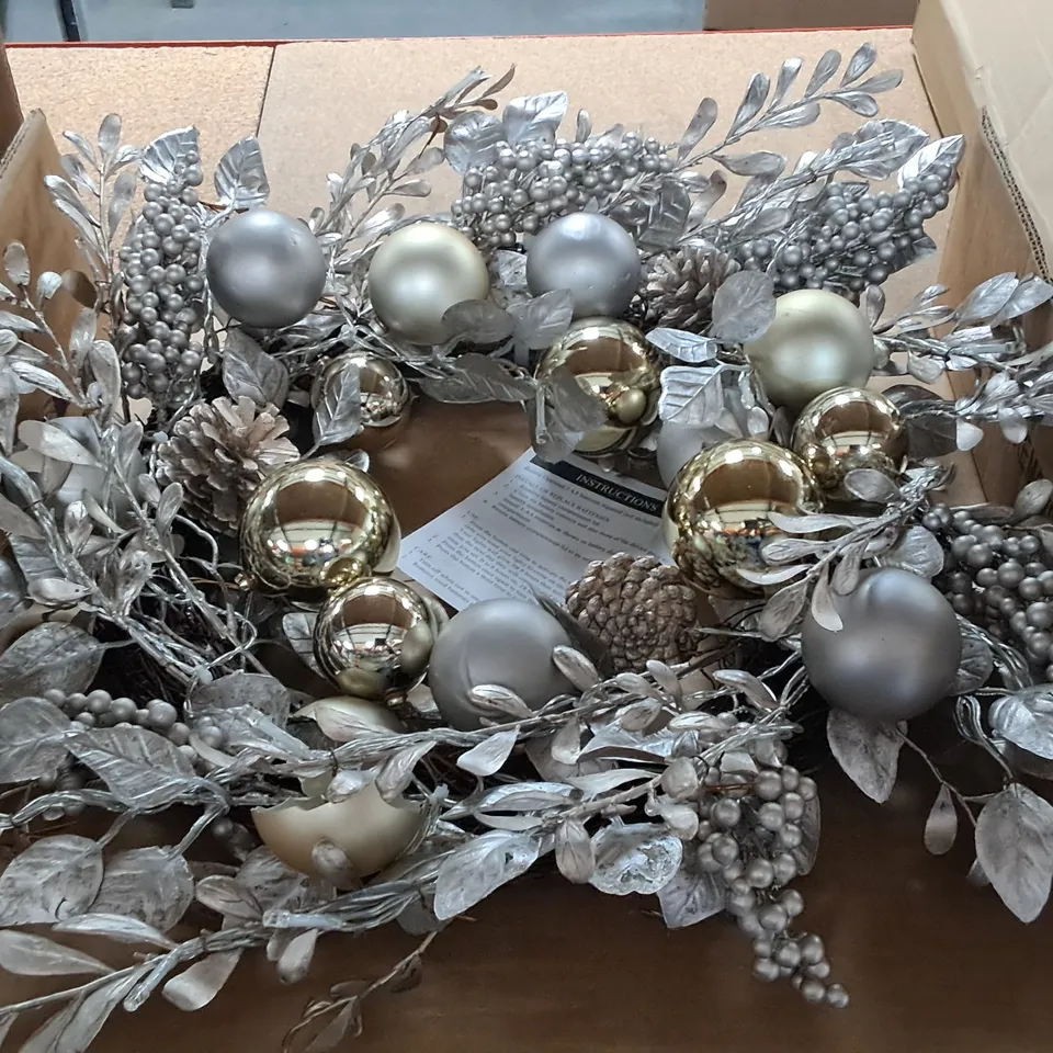 BOXED CHAMPAGNE GOLD PRE-LIT CHRISTMAS WREATH 