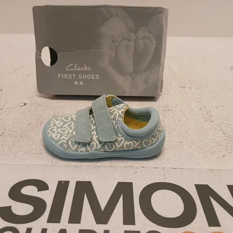 CLARKS BRILEY FLY T TEAL COMB TODDLER SHOES – UK 5 (EU 21) – BOXED