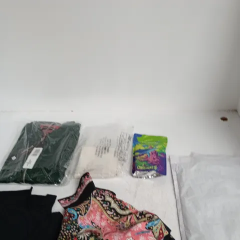BOX OF APPROXIMATELY 20 ASSORTED CLOTHING ITEMS IN VARIOUS SIZES, COLOURS AND STYLES